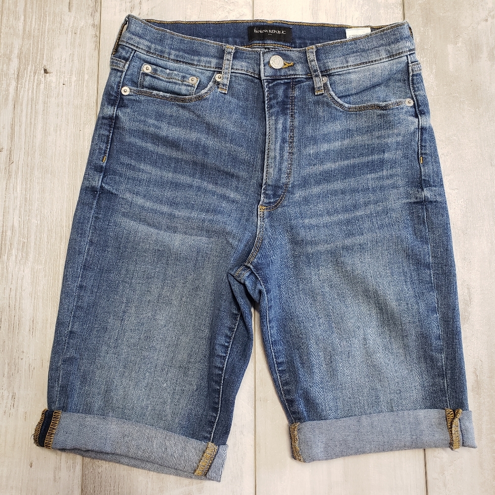 Banana Republic Bermuda Denim Shorts 26 / 2 Medium Wash Preppy Rolled Hem